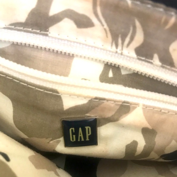 GAP wristlet handbag, great for young people! - Picture 6 of 8